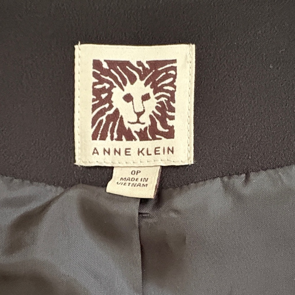 Anne Klein Elegant Black Peplum Pantsuit, Size 0P, Waist 28” - Picture 5 of 14